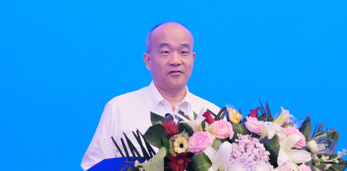中国科学院院士、科学技术部党组成员、国家自然科学基金委员会党组书记、省科协主席窦贤康致开幕辞